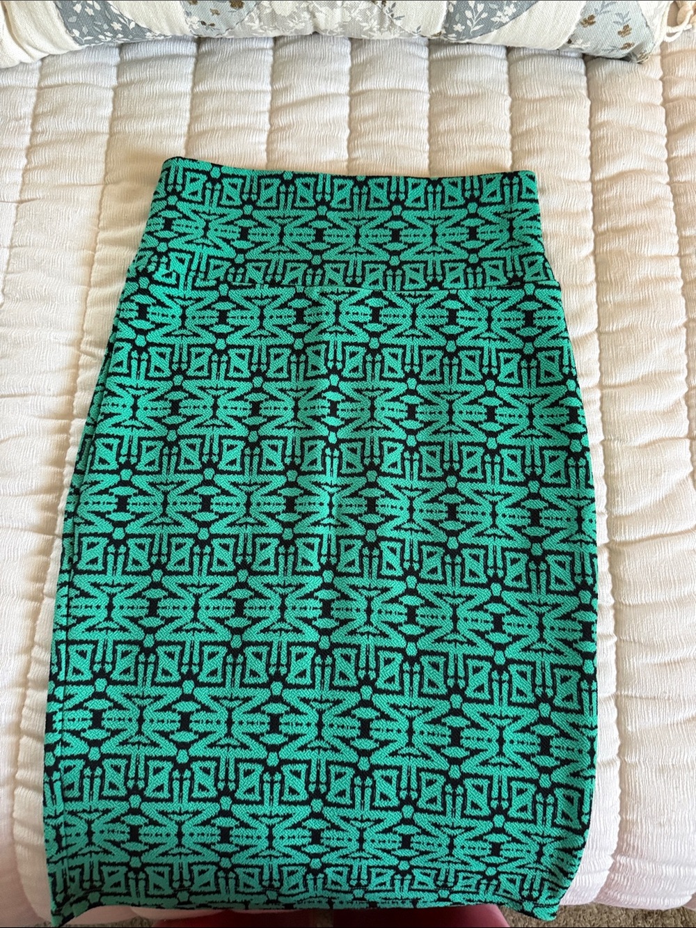 LuLaRoe Cassie Women’s Green Patterned Pencil Skirt